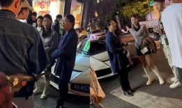 网友爆料阿姨视频,阿姨视频引发热议，揭秘日常生活点滴